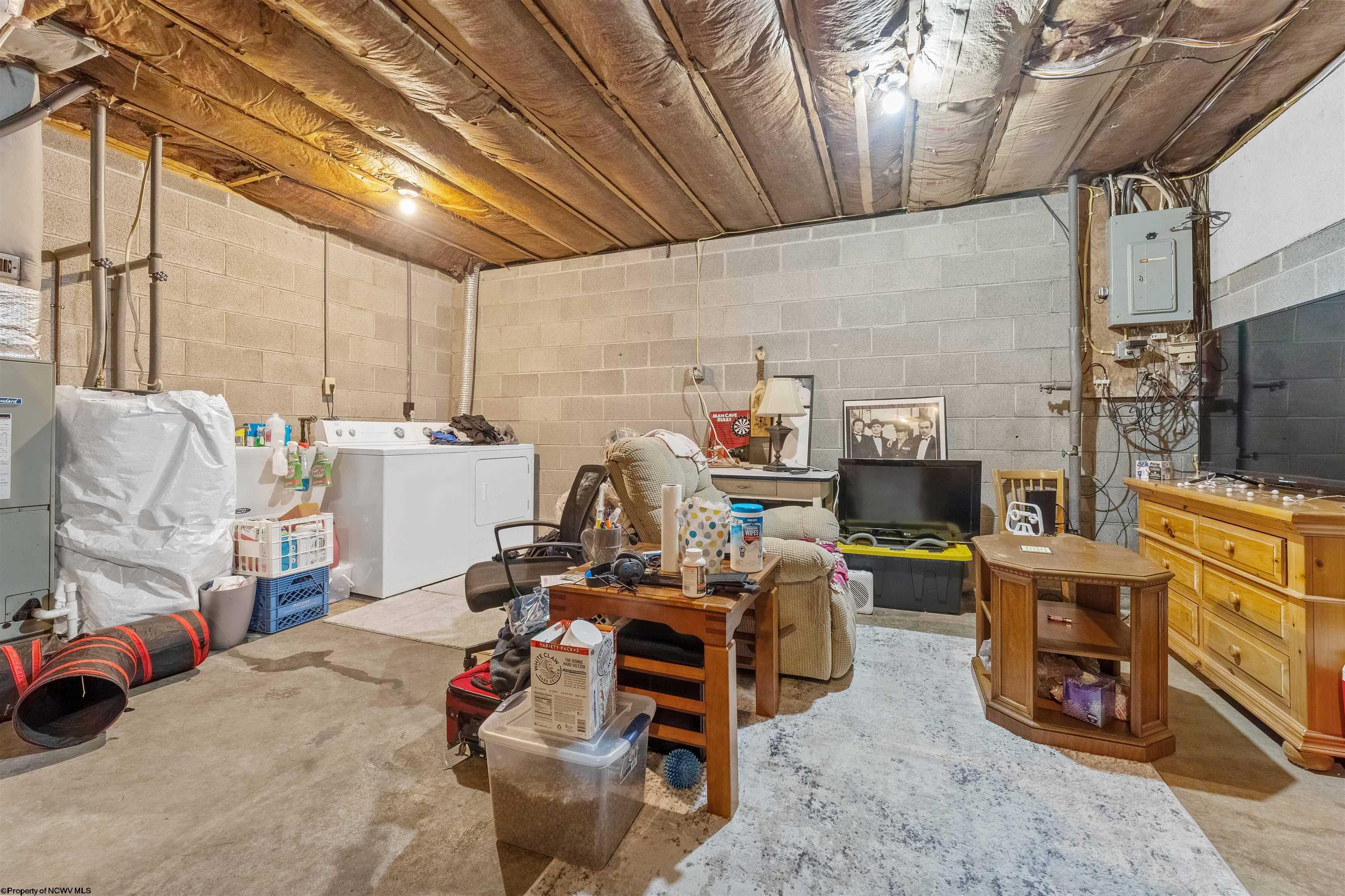 Morgantown, West Virginia 26505, United States, 2 Bedrooms Bedrooms, ,2 BathroomsBathrooms,Residential,Pending,60172