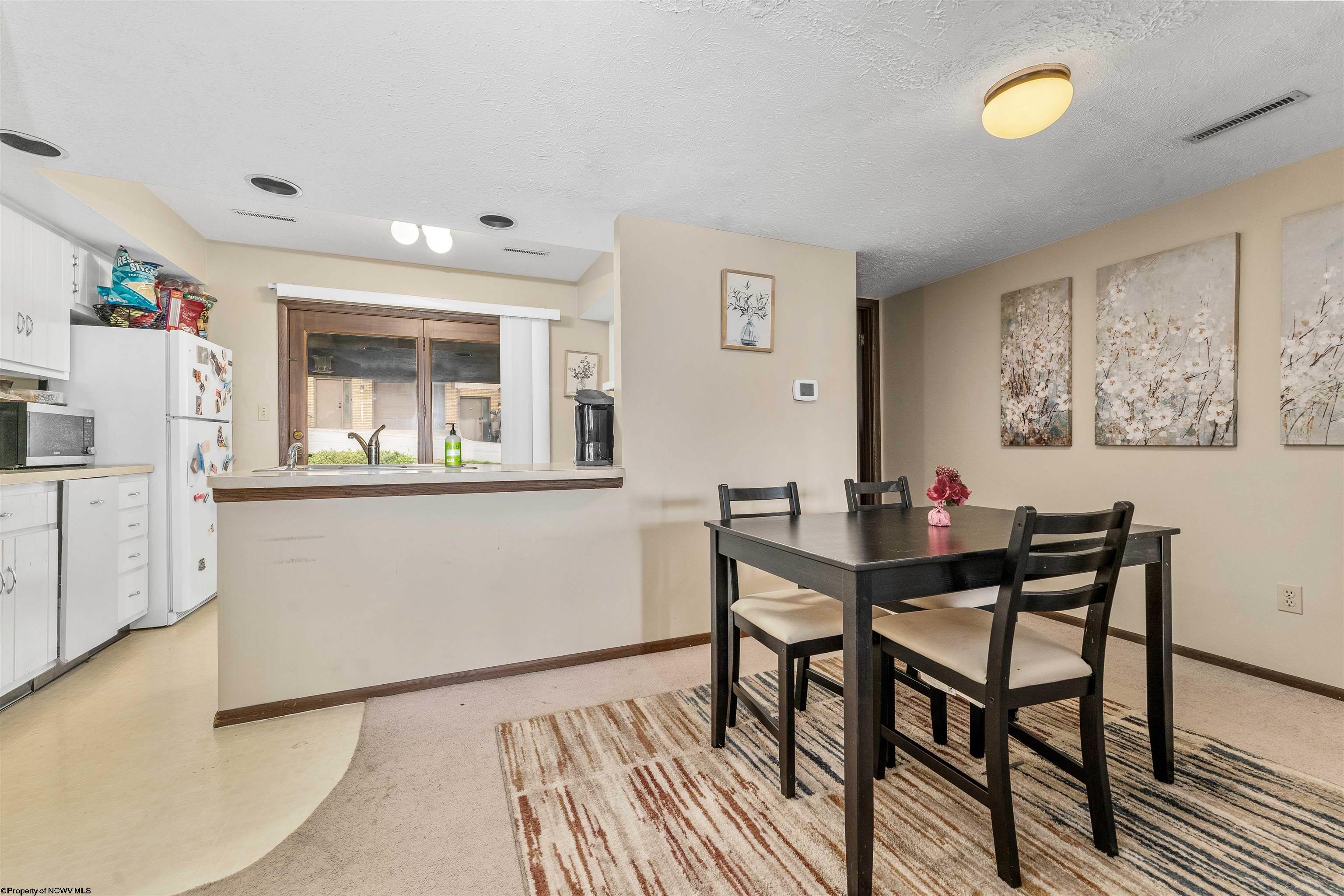 Morgantown, West Virginia 26505, United States, 2 Bedrooms Bedrooms, ,2 BathroomsBathrooms,Residential,Pending,60172