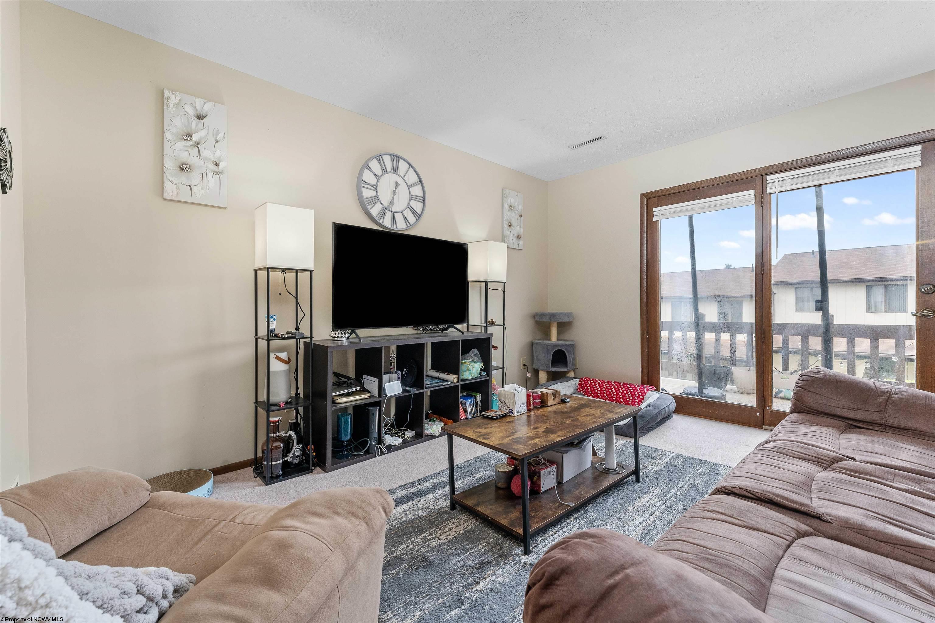 Morgantown, West Virginia 26505, United States, 2 Bedrooms Bedrooms, ,2 BathroomsBathrooms,Residential,Pending,60172