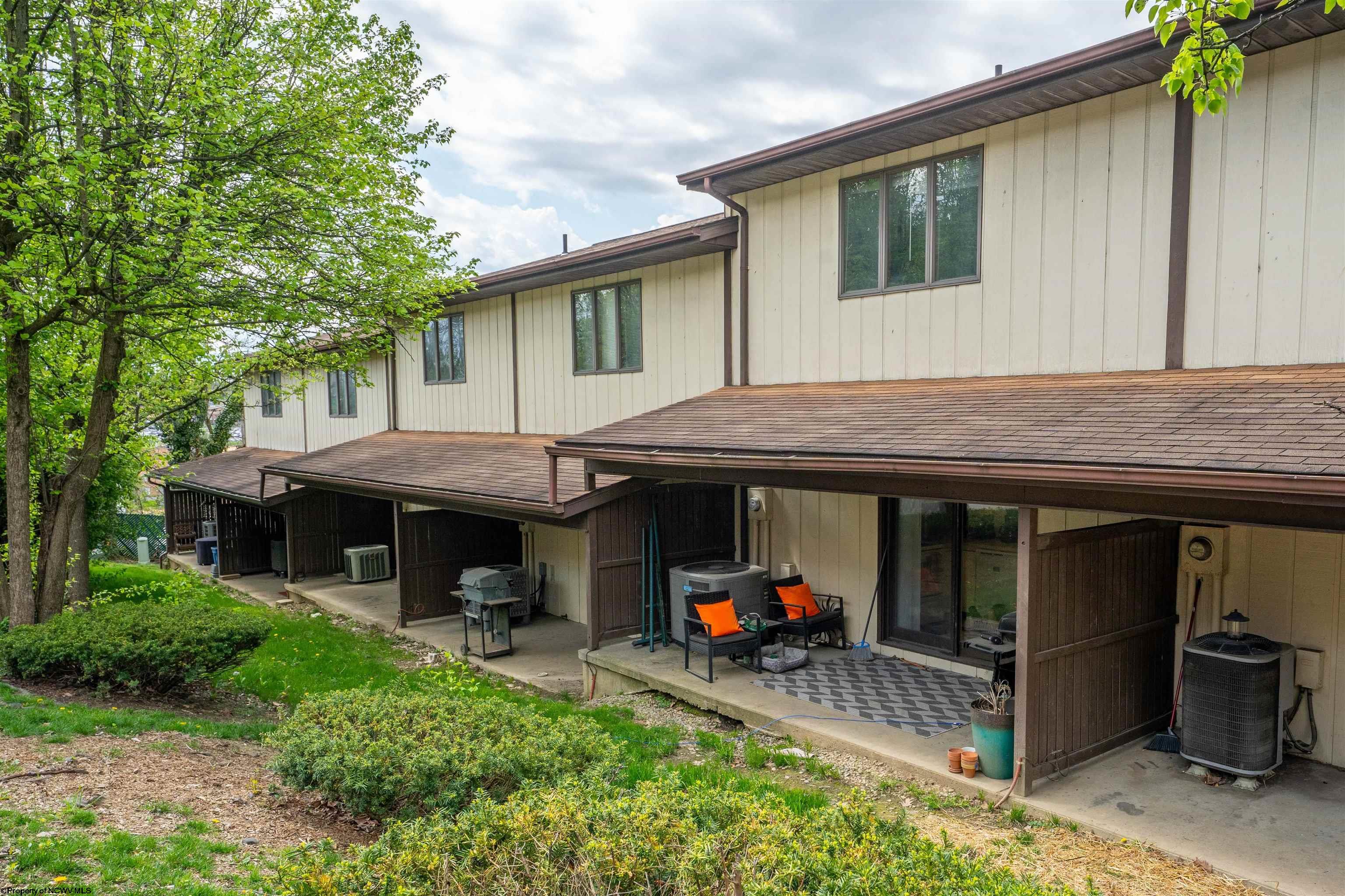 Morgantown, West Virginia 26505, United States, 2 Bedrooms Bedrooms, ,2 BathroomsBathrooms,Residential,Pending,60172