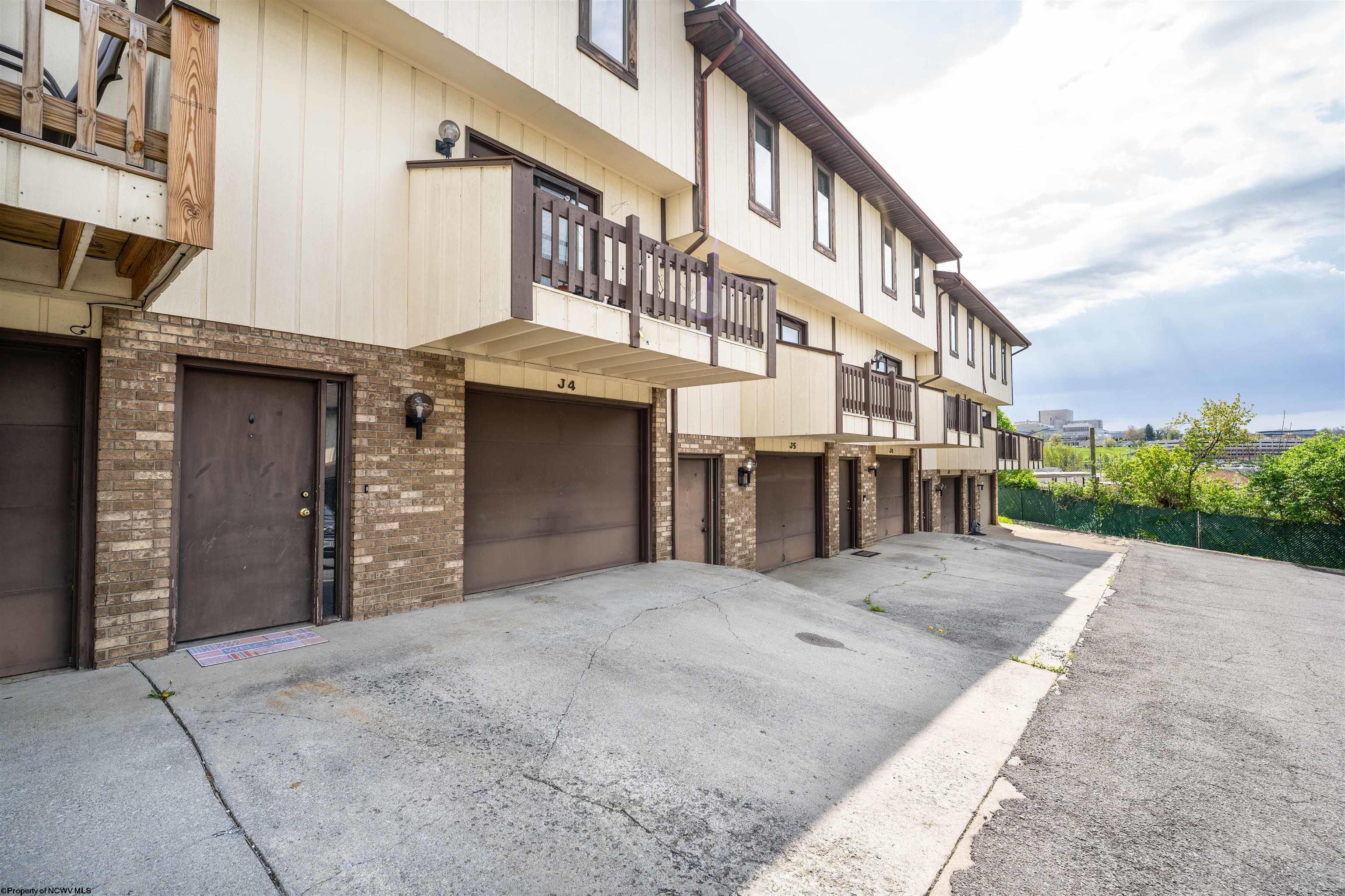 Morgantown, West Virginia 26505, United States, 2 Bedrooms Bedrooms, ,2 BathroomsBathrooms,Residential,Pending,60172