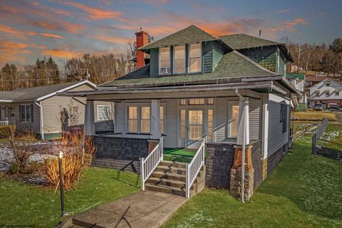 Photo of 831 W Main Street, Grafton, WV 26354 (MLS # 10163213)