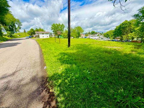 Photo of 36 E Grafton Road, Fairmont, WV 26554 (MLS # 10165040)