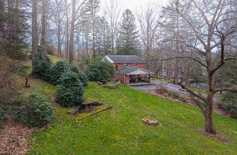 Photo of 100 Keller Avenue, Fayetteville, WV 25840 (MLS # 10164064)