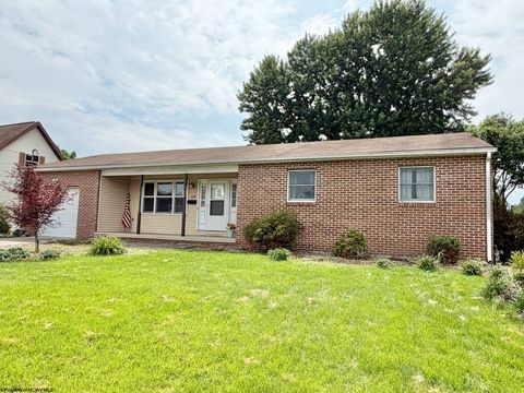 Photo of 1137 Windsor Avenue, Morgantown, WV 26505 (MLS # 10165300)