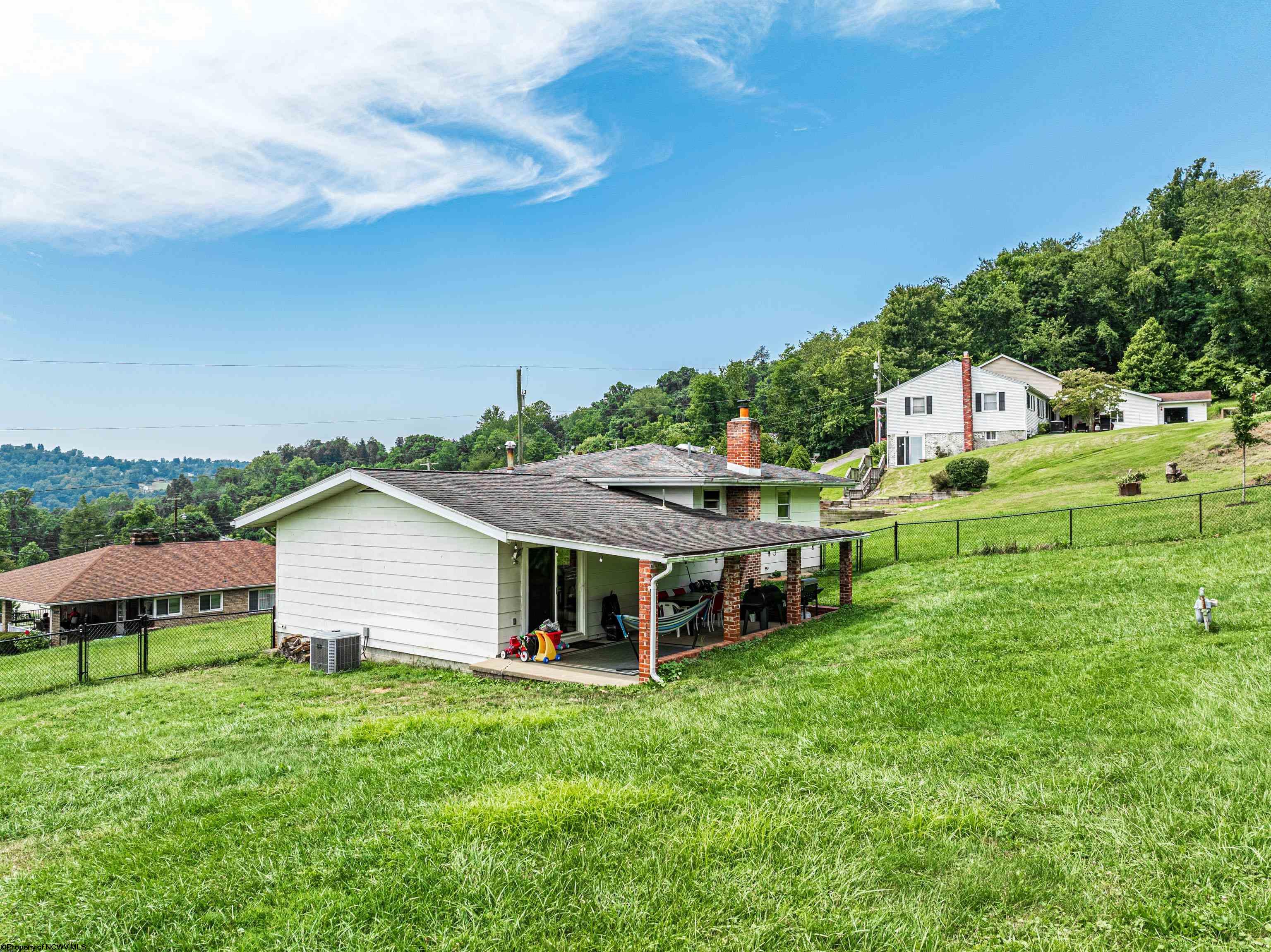 Morgantown, West Virginia 26505, United States, 3 Bedrooms Bedrooms, ,2 BathroomsBathrooms,Residential,Contingent,188469