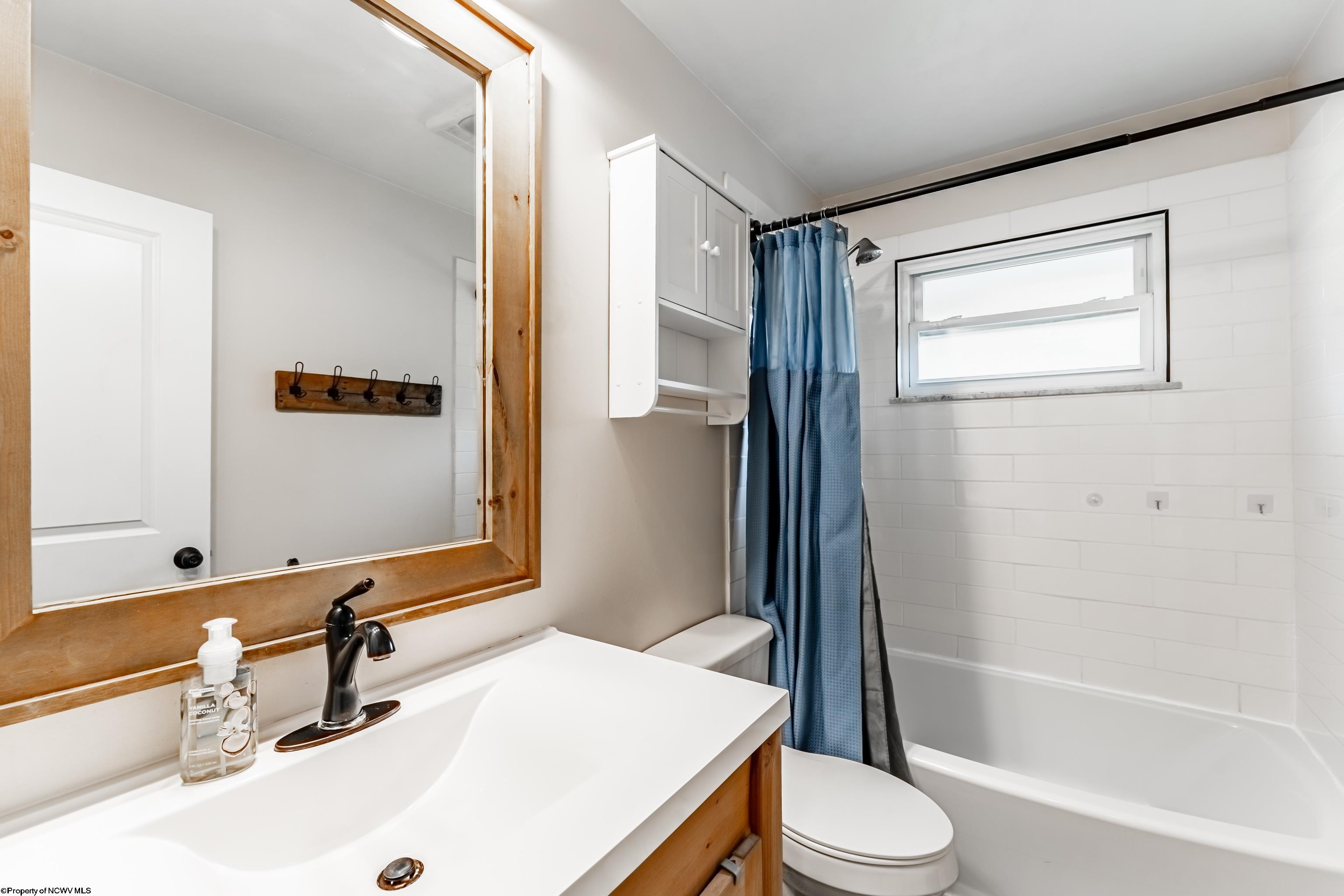 Morgantown, West Virginia 26505, United States, 3 Bedrooms Bedrooms, ,2 BathroomsBathrooms,Residential,Contingent,188469