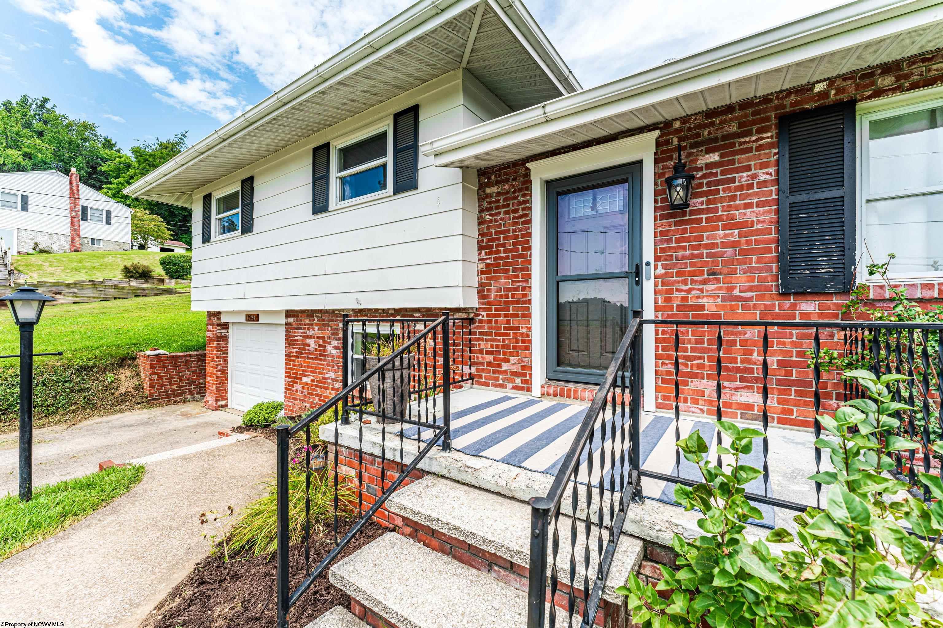 Morgantown, West Virginia 26505, United States, 3 Bedrooms Bedrooms, ,2 BathroomsBathrooms,Residential,Contingent,188469