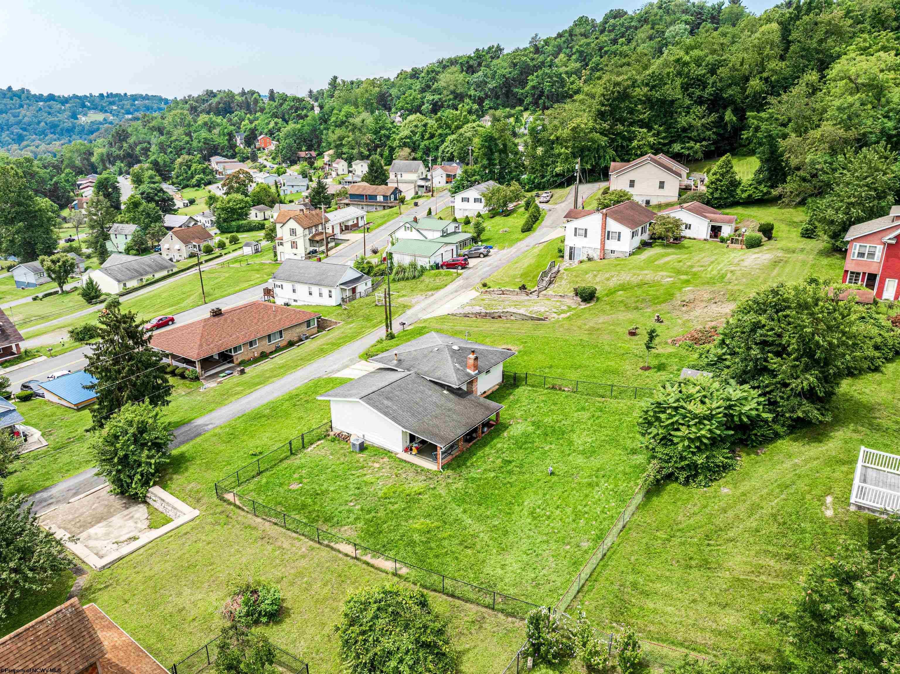 Morgantown, West Virginia 26505, United States, 3 Bedrooms Bedrooms, ,2 BathroomsBathrooms,Residential,Contingent,188469