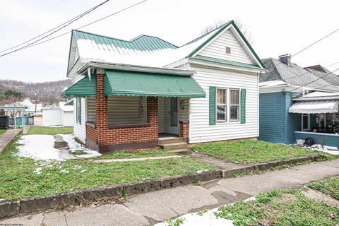 Photo of 208 Jefferson Street, Mannington, WV 26582 (MLS # 10163819)