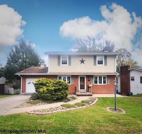 Photo of 1235 Woodland Crescent, Fairmont, WV 26554 (MLS # 10162140)