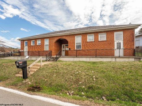 Photo of 1433 Dorsey Avenue, Morgantown, WV 26501 (MLS # 10158627)