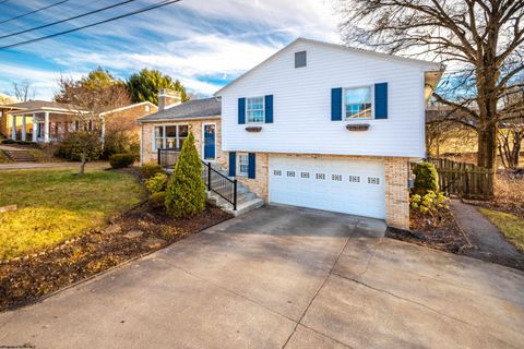 Photo of 628 Killarney Drive, Morgantown, WV 26505 (MLS # 10163578)