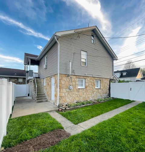 Photo of 603 1/2 Pike Street, Barrackville, WV 26559 (MLS # 10164304)