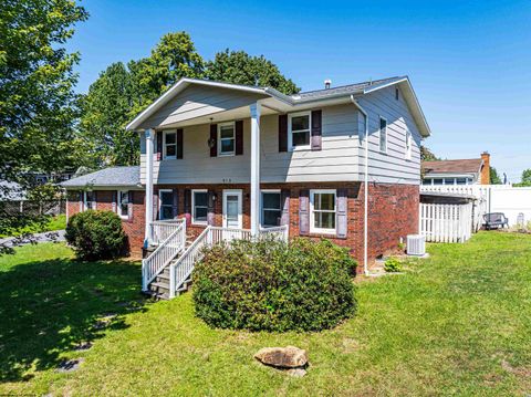 Photo of 913 Briarwood Court, Morgantown, WV 26505 (MLS # 10161463)
