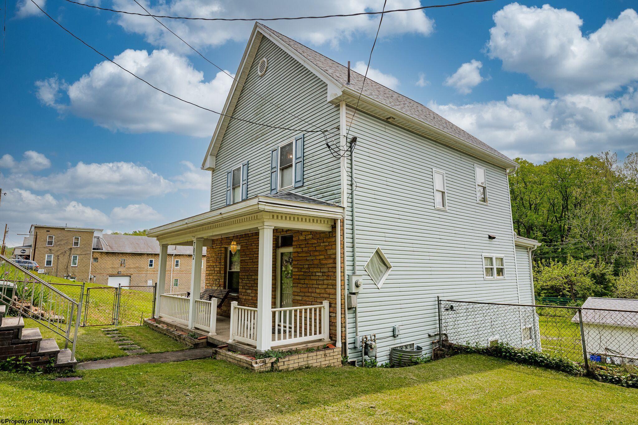 Photo 1 of 29 of 702 Powell Avenue house