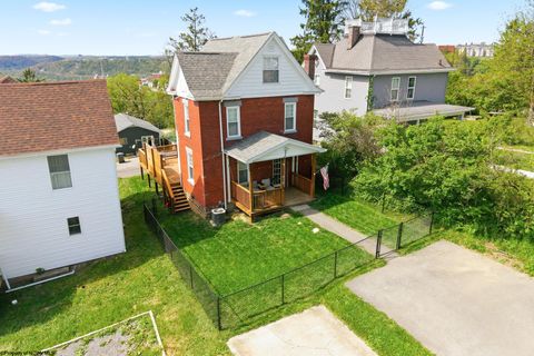 Photo of 612 Clinton Avenue, Morgantown, WV 26505 (MLS # 10164526)