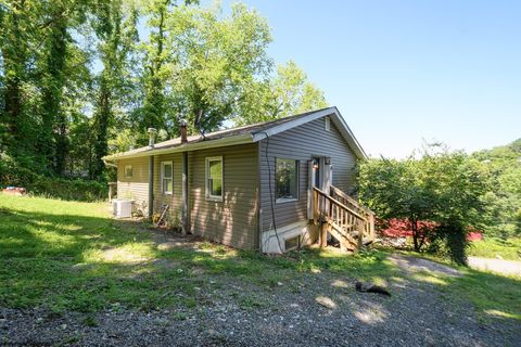 Photo of 1004 College Avenue, Morgantown, WV 26505 (MLS # 10163413)