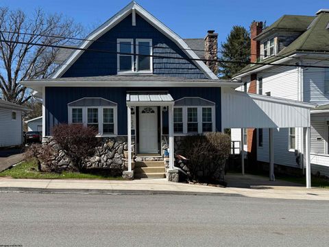 Photo of 122 Vermont Avenue, Clarksburg, WV 26301 (MLS # 10163956)