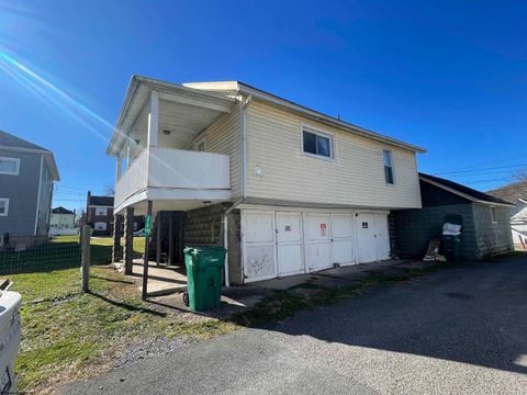 Photo of 219 1/2 Fairview Avenue, Clarksburg, WV 26301 (MLS # 10162565)