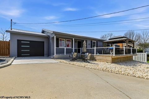 Photo of 916 Cottonwood Court, Morgantown, WV 26505 (MLS # 10163969)