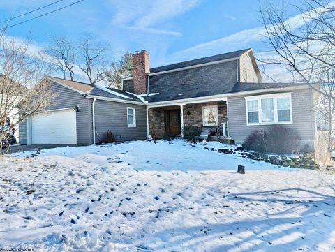 Photo of 1822 Vernon Drive, Fairmont, WV 26554 (MLS # 10163181)