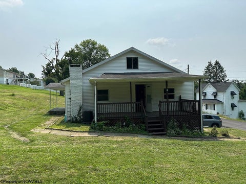 Photo of 1043 Curtis Avenue, Morgantown, WV 26501 (MLS # 10166550)