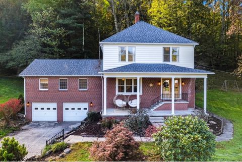 Photo of 1116 E Grafton Road, Fairmont, WV 26554 (MLS # 10161994)