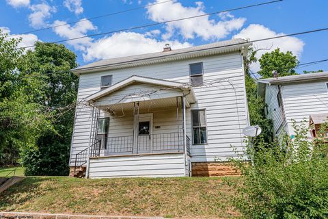 Photo of 975 Dorsey Avenue, Morgantown, WV 26501 (MLS # 10164617)