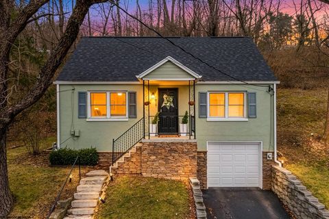 Photo of 1033 Richwood Avenue, Morgantown, WV 26505 (MLS # 10163570)