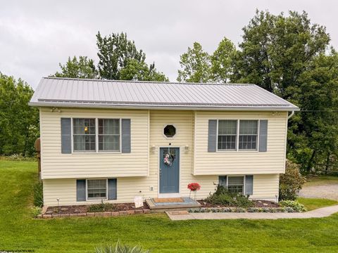 Photo of 1546 Blue Horizon Drive, Morgantown, WV 26501 (MLS # 10164992)