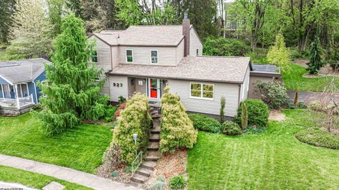 Photo of 927 Fairfax Drive, Morgantown, WV 26505 (MLS # 10164289)