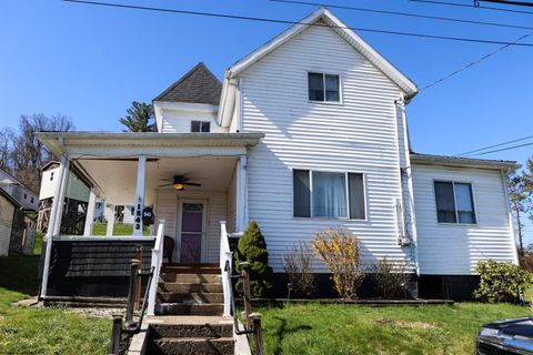 Photo of 1543 Fairmont Avenue, Clarksburg, WV 26301 (MLS # 10164406)