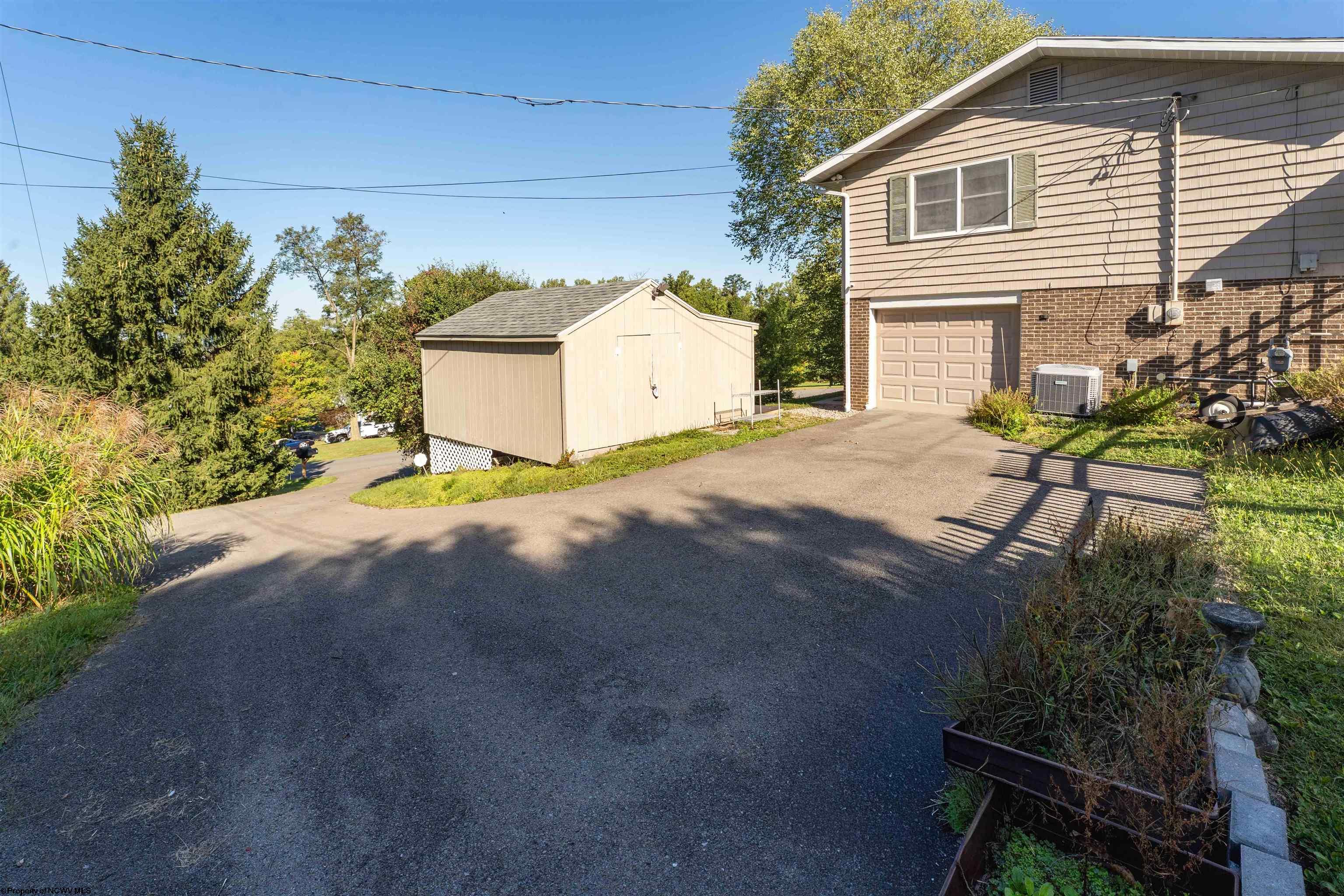 Morgantown, West Virginia 26508, United States, 4 Bedrooms Bedrooms, ,2 BathroomsBathrooms,Residential,Active,221594