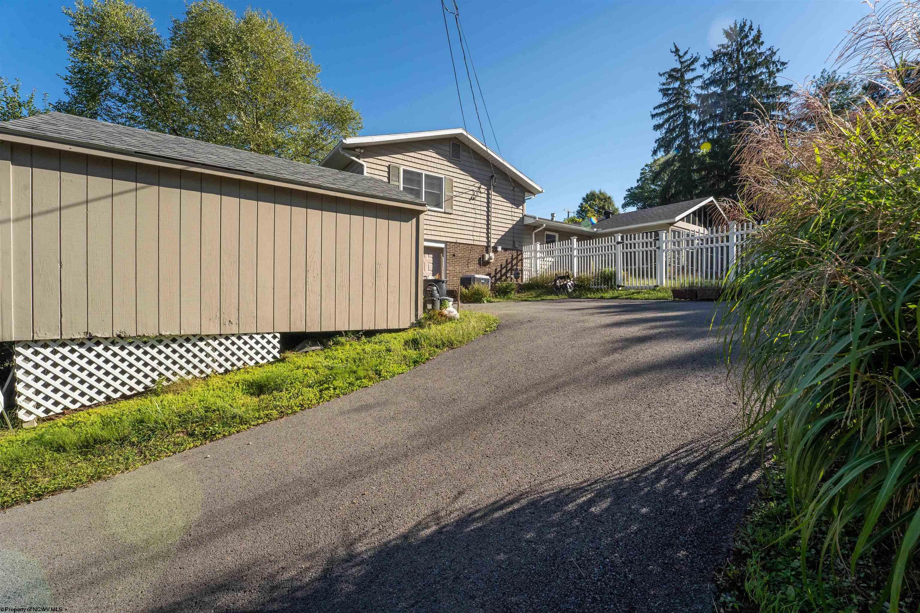 Morgantown, West Virginia 26508, United States, 4 Bedrooms Bedrooms, ,2 BathroomsBathrooms,Residential,Active,221594