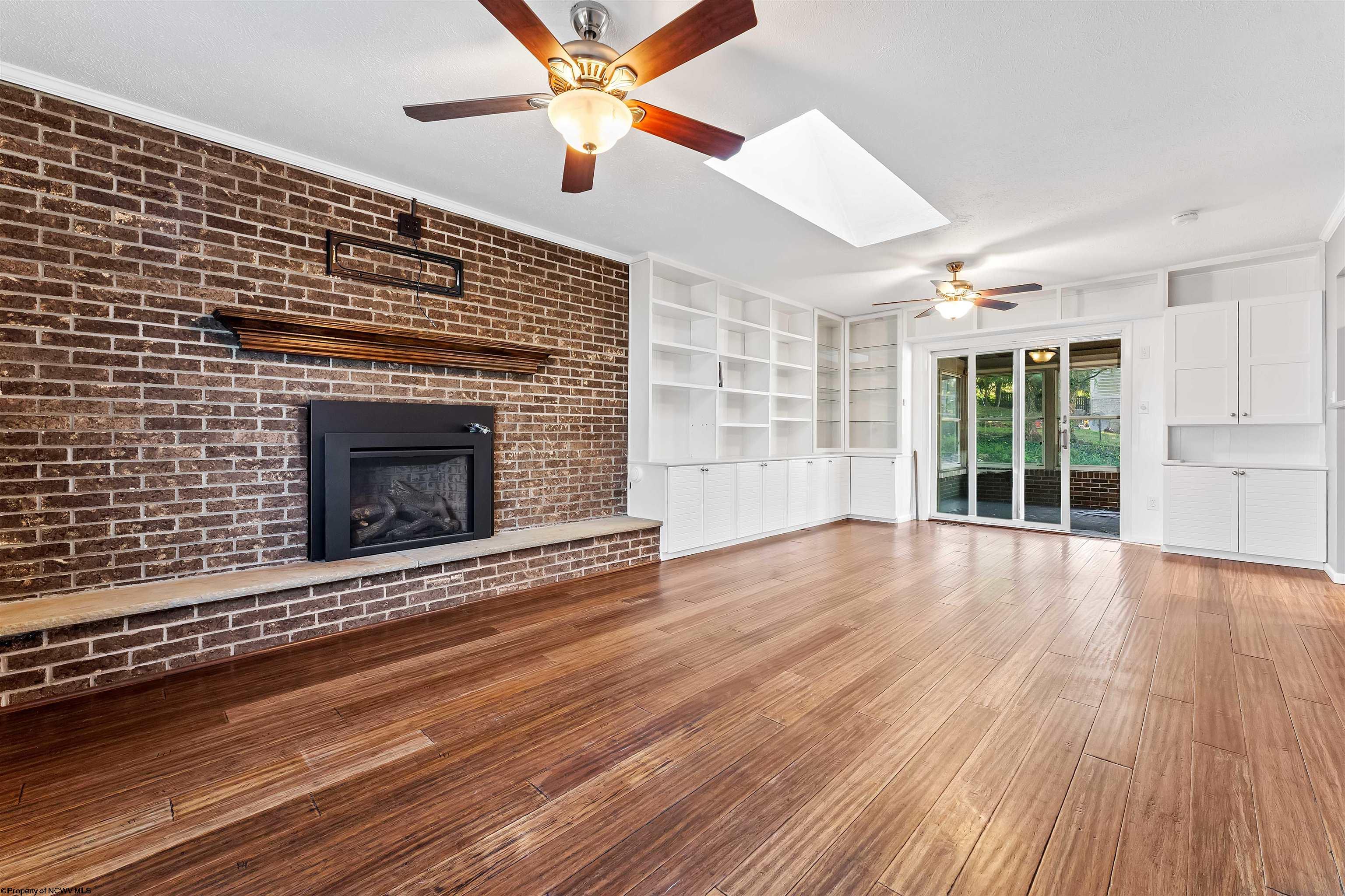 Morgantown, West Virginia 26508, United States, 4 Bedrooms Bedrooms, ,2 BathroomsBathrooms,Residential,Active,221594