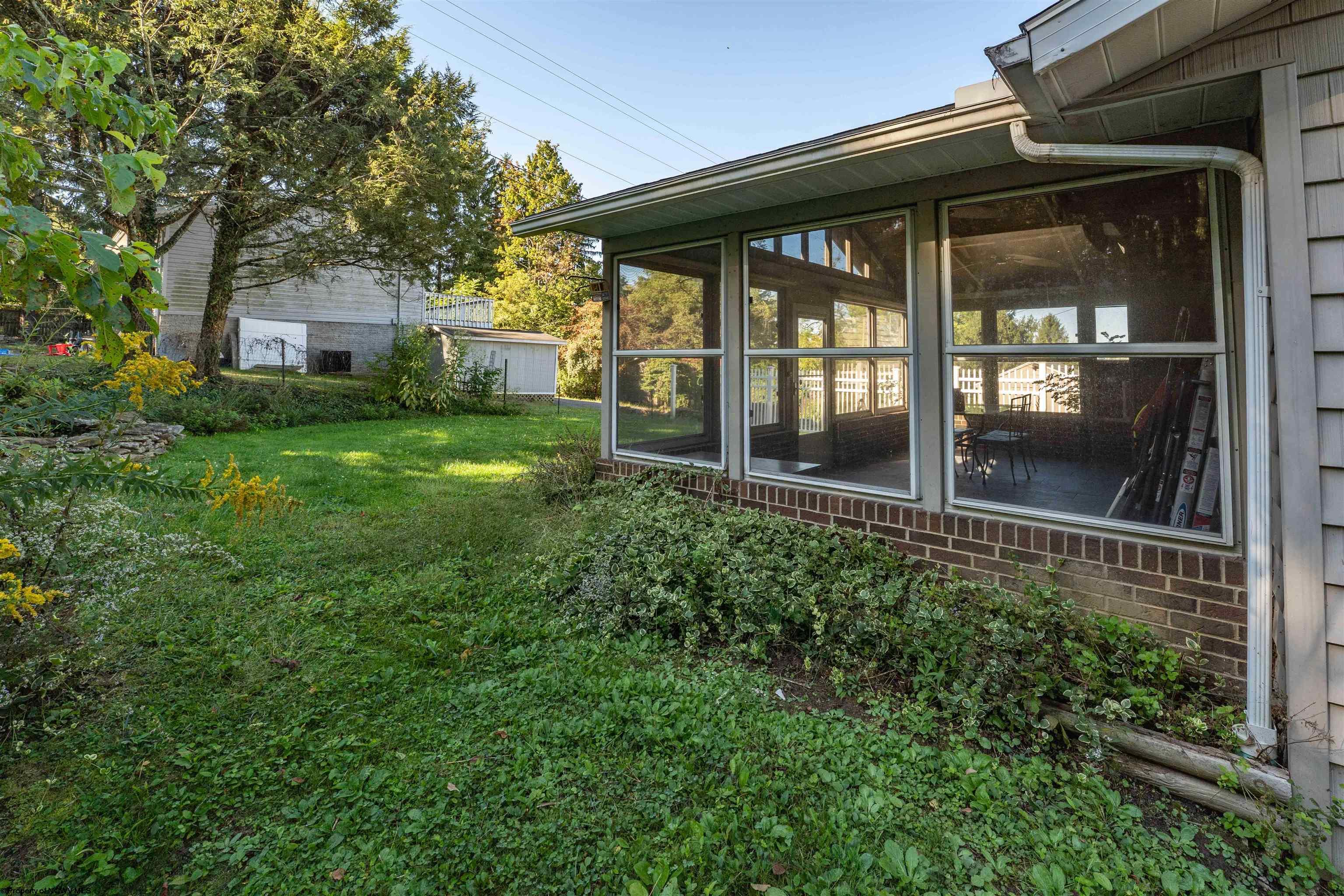 Morgantown, West Virginia 26508, United States, 4 Bedrooms Bedrooms, ,2 BathroomsBathrooms,Residential,Active,221594