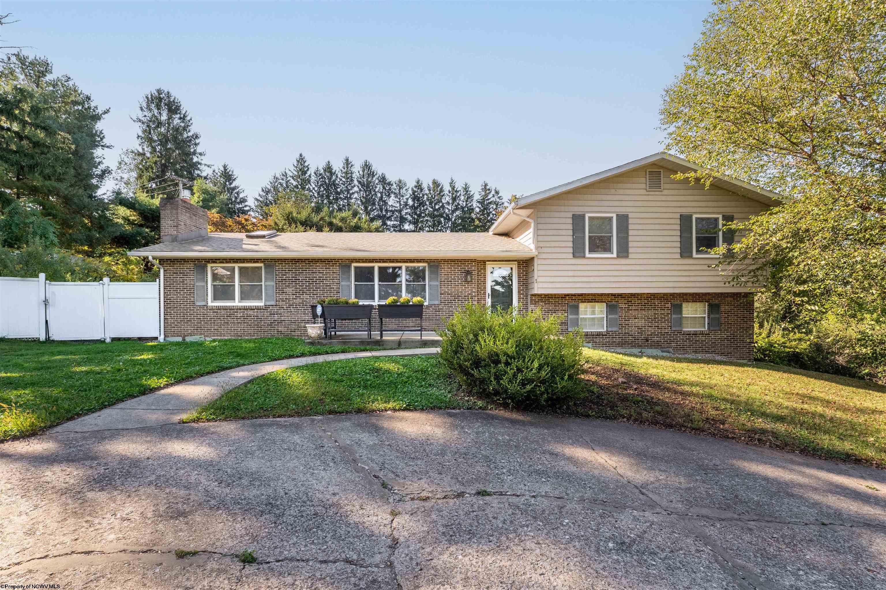 Morgantown, West Virginia 26508, United States, 4 Bedrooms Bedrooms, ,2 BathroomsBathrooms,Residential,Active,221594