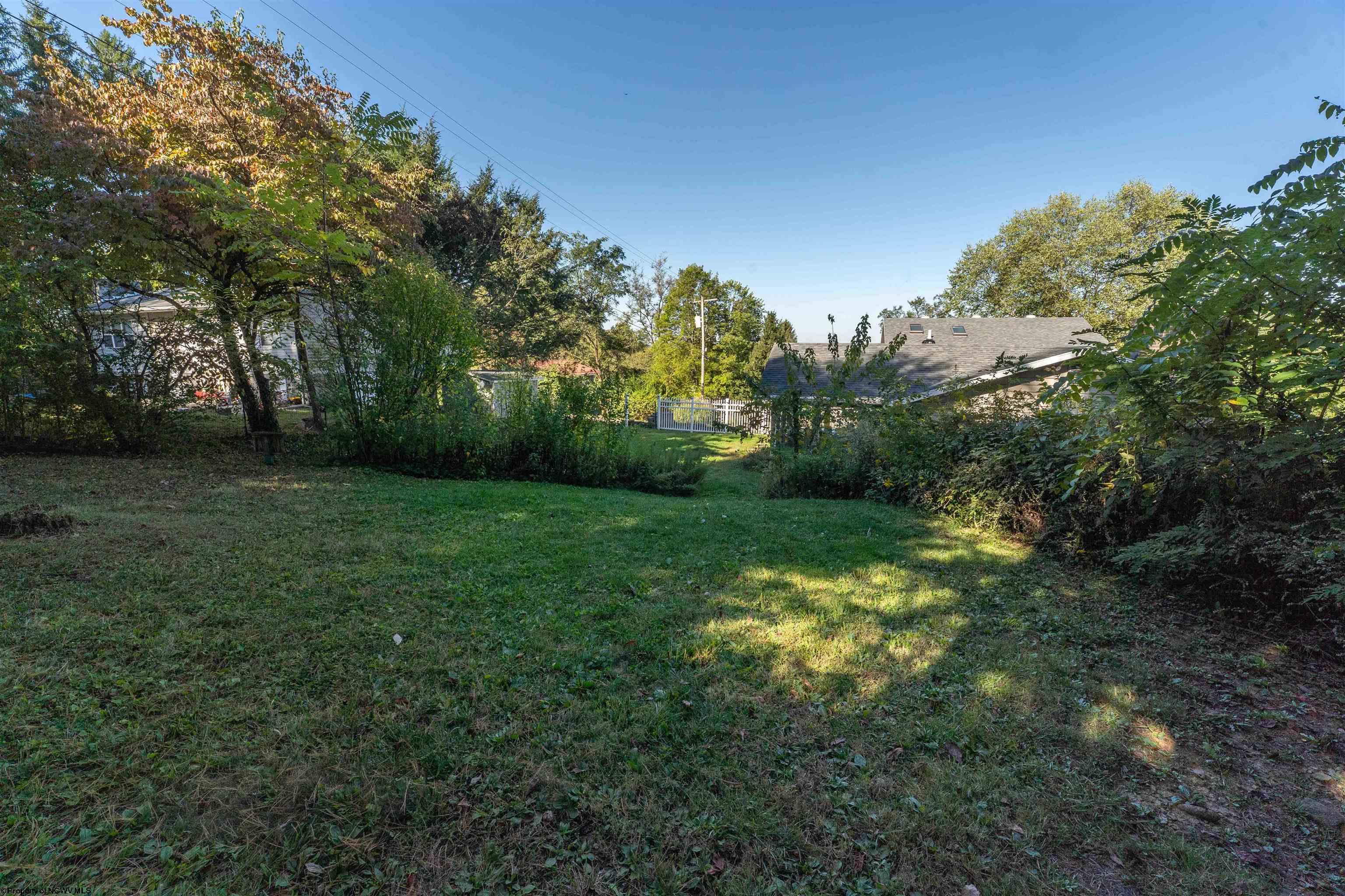 Morgantown, West Virginia 26508, United States, 4 Bedrooms Bedrooms, ,2 BathroomsBathrooms,Residential,Active,221594