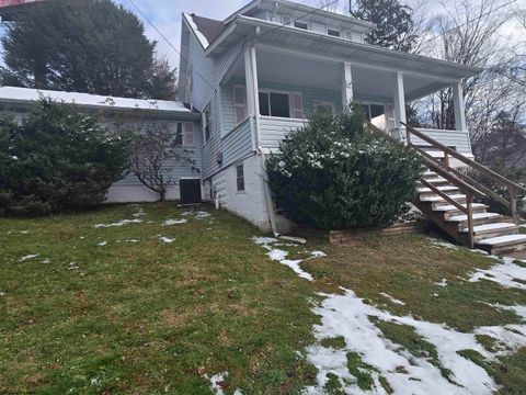 Photo of 1 Sugarmaple Lane, Fairmont, WV 26554 (MLS # 10162705)