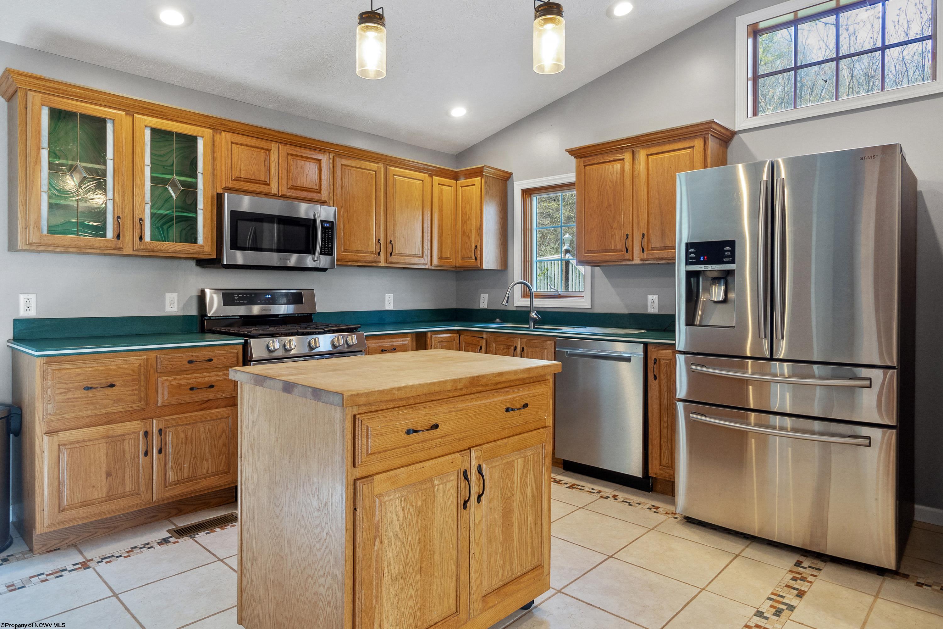 Grafton, West Virginia 26354, United States, 3 Bedrooms Bedrooms, ,3 BathroomsBathrooms,Residential,Pending,58872