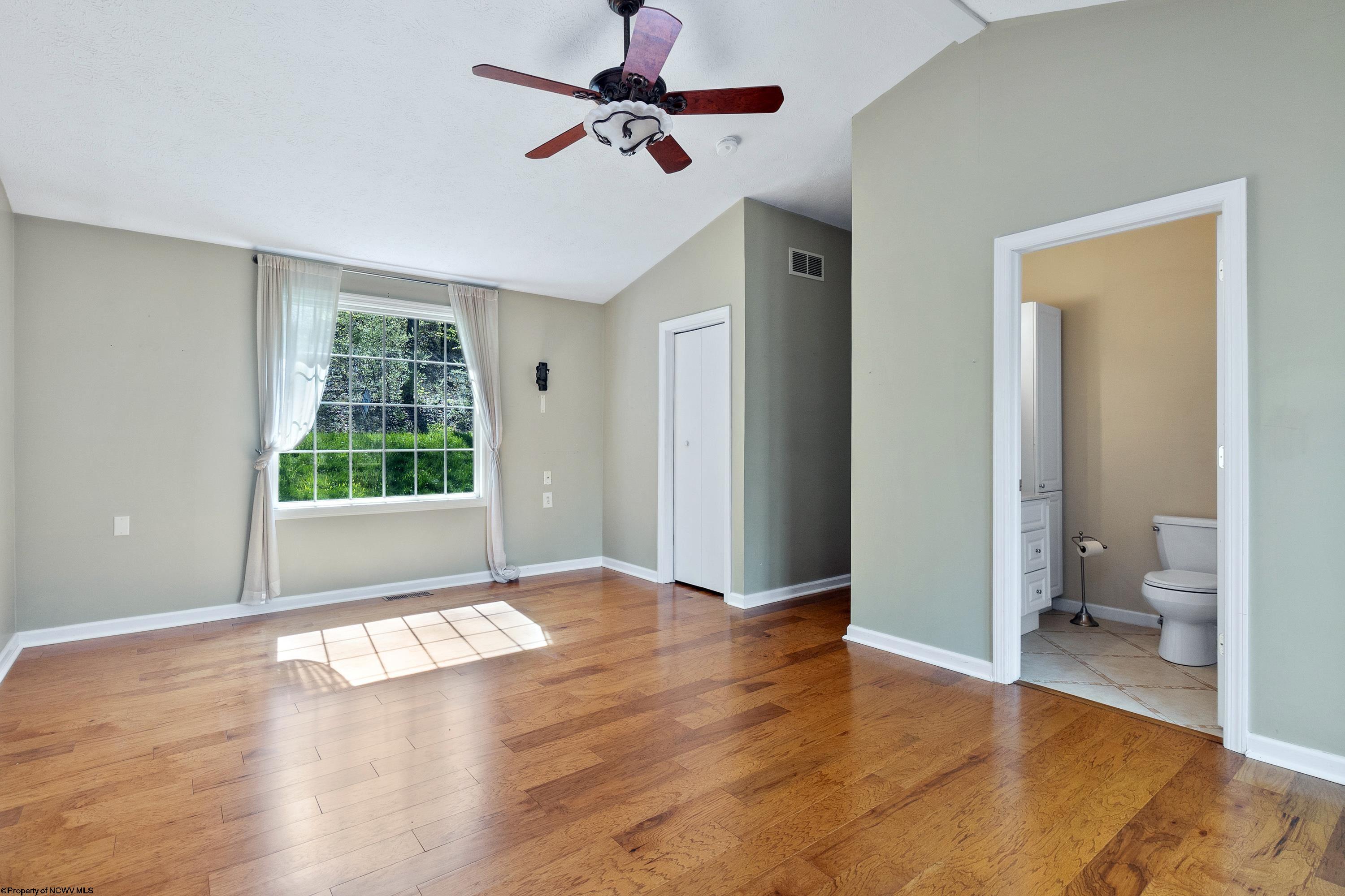 Grafton, West Virginia 26354, United States, 3 Bedrooms Bedrooms, ,3 BathroomsBathrooms,Residential,Pending,58872