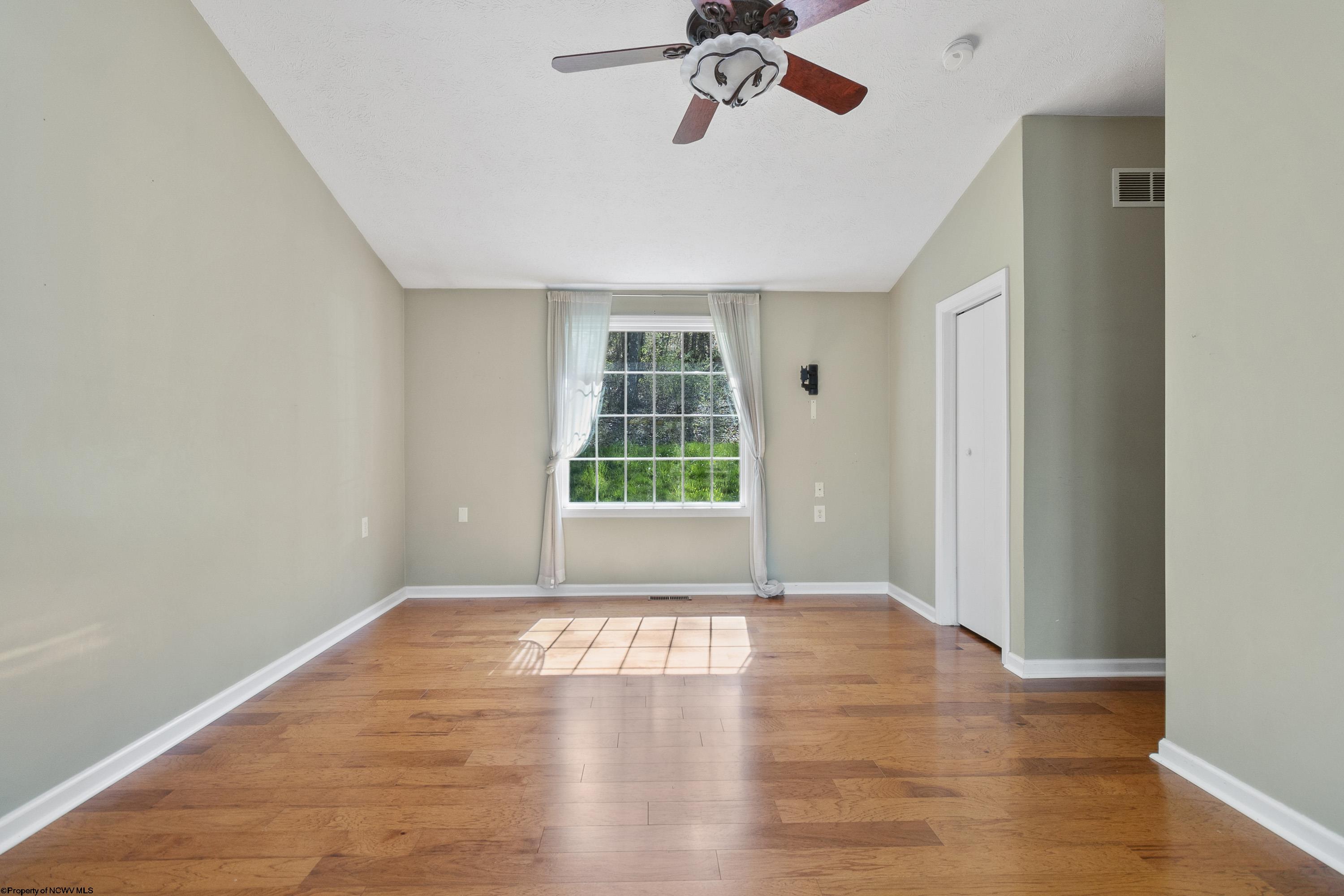 Grafton, West Virginia 26354, United States, 3 Bedrooms Bedrooms, ,3 BathroomsBathrooms,Residential,Pending,58872