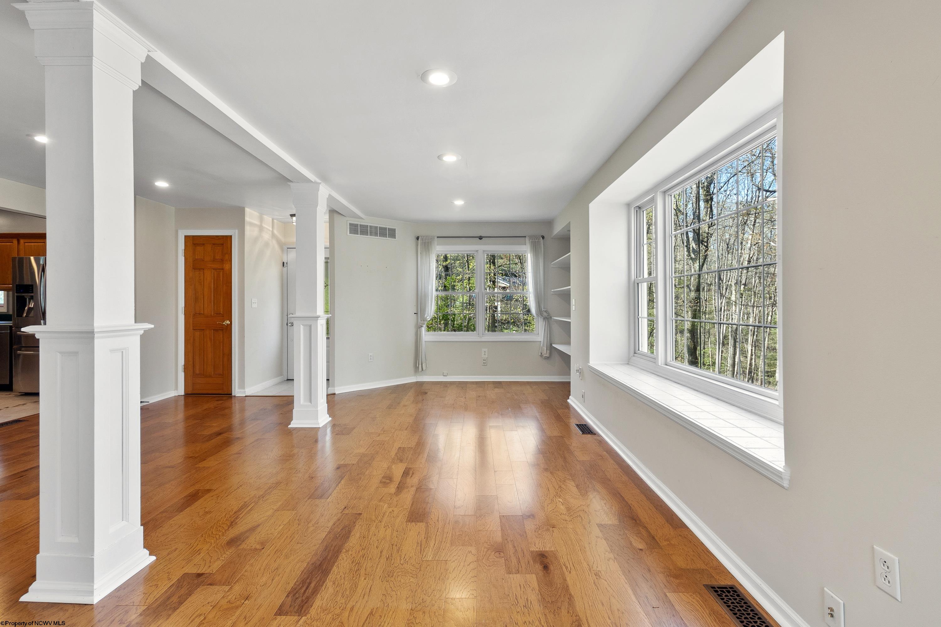 Grafton, West Virginia 26354, United States, 3 Bedrooms Bedrooms, ,3 BathroomsBathrooms,Residential,Pending,58872