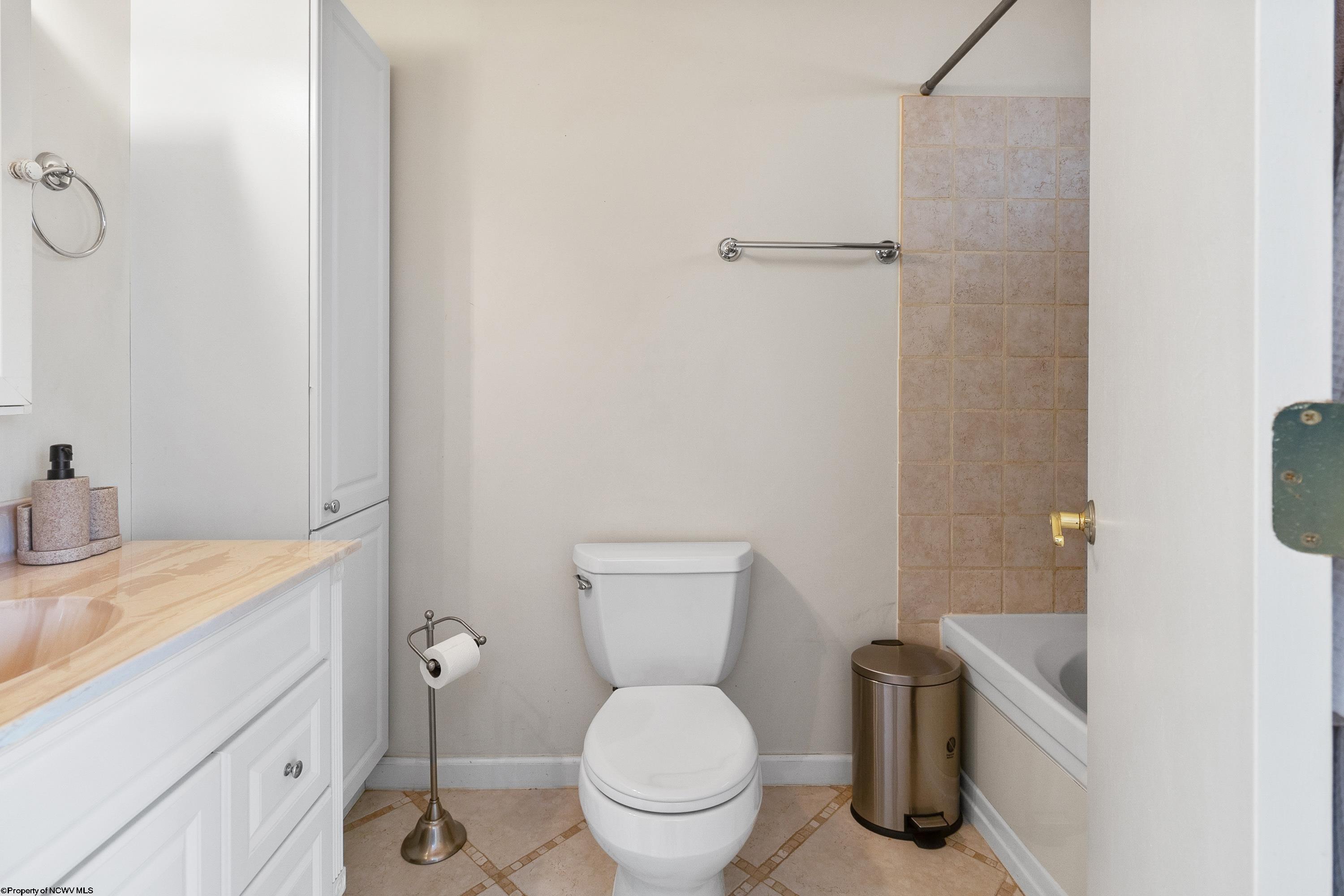 Grafton, West Virginia 26354, United States, 3 Bedrooms Bedrooms, ,3 BathroomsBathrooms,Residential,Pending,58872