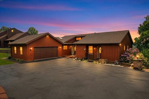 Photo of 1122 Queens Court, Morgantown, WV 26508 (MLS # 10164887)