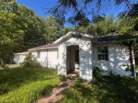 Photo of 210 Mockingbird Lane, Fairmont, WV 26554 (MLS # 10164904)