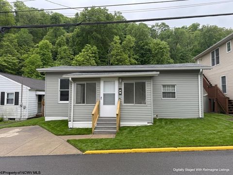Photo of 504 E BROCKWAY Avenue, Morgantown, WV 26501 (MLS # 10164744)