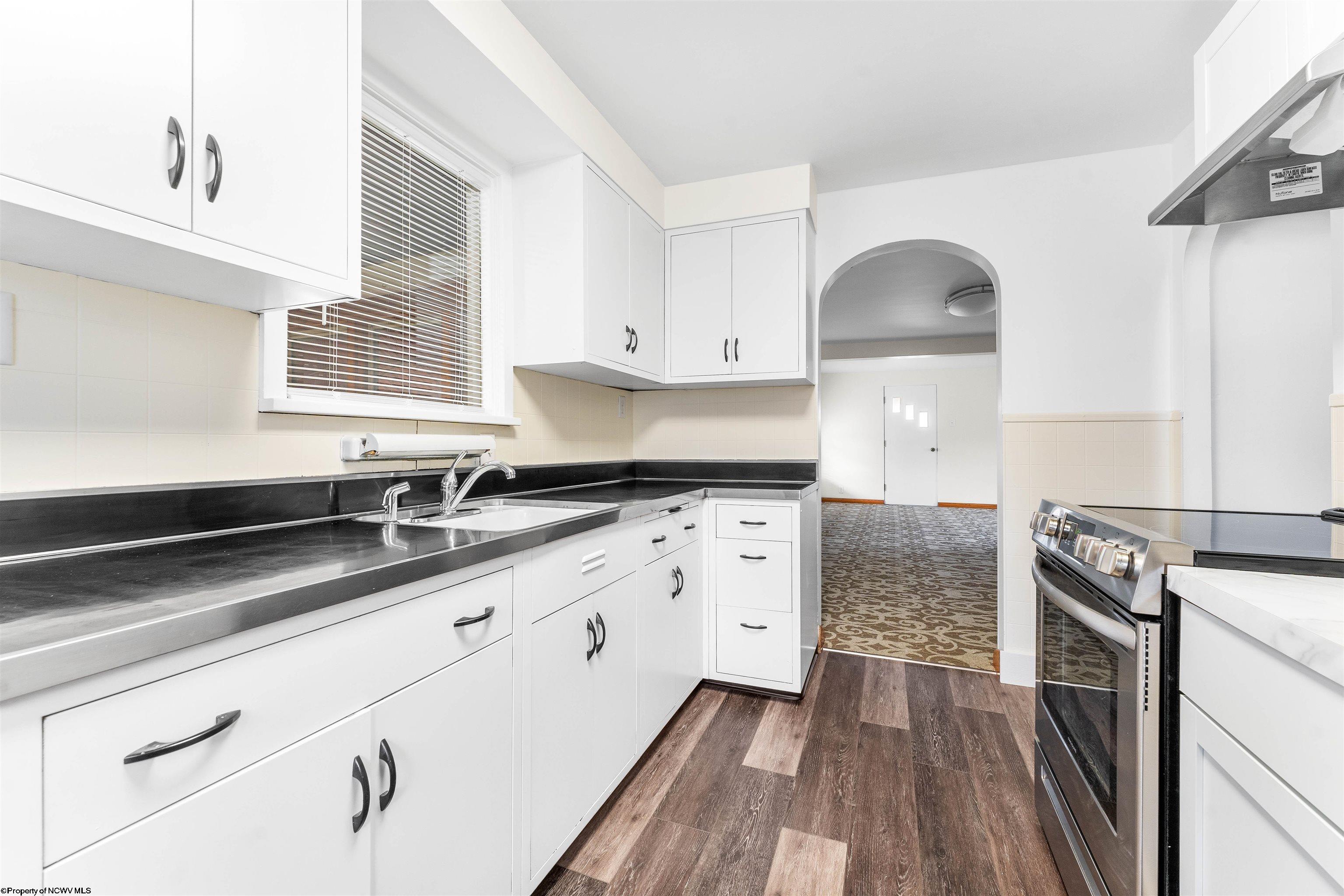 Uniontown, Pennsylvania 15401, United States, 3 Bedrooms Bedrooms, ,2 BathroomsBathrooms,Residential,Pending,64626