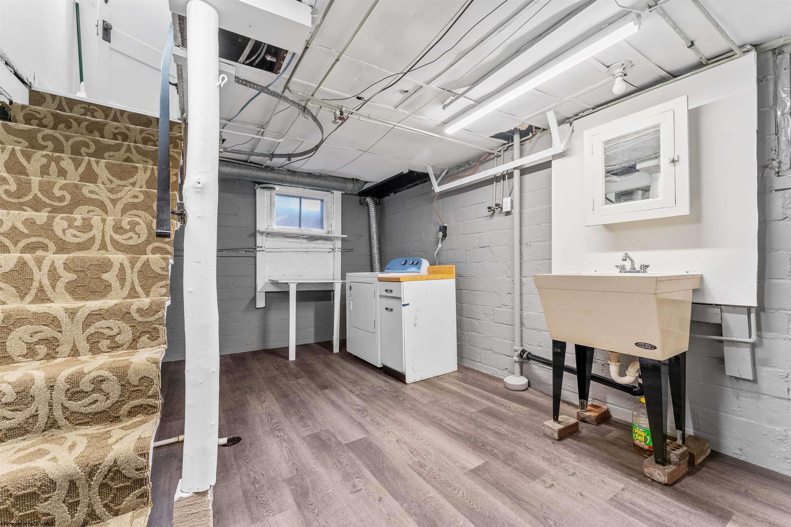 Uniontown, Pennsylvania 15401, United States, 3 Bedrooms Bedrooms, ,2 BathroomsBathrooms,Residential,Pending,64626